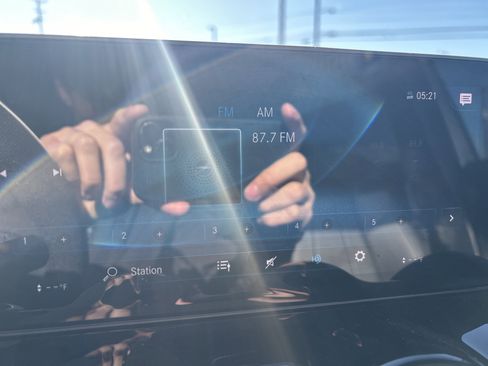 Certified 2021 Mercedes-Benz GLA 250 4MATIC image 23