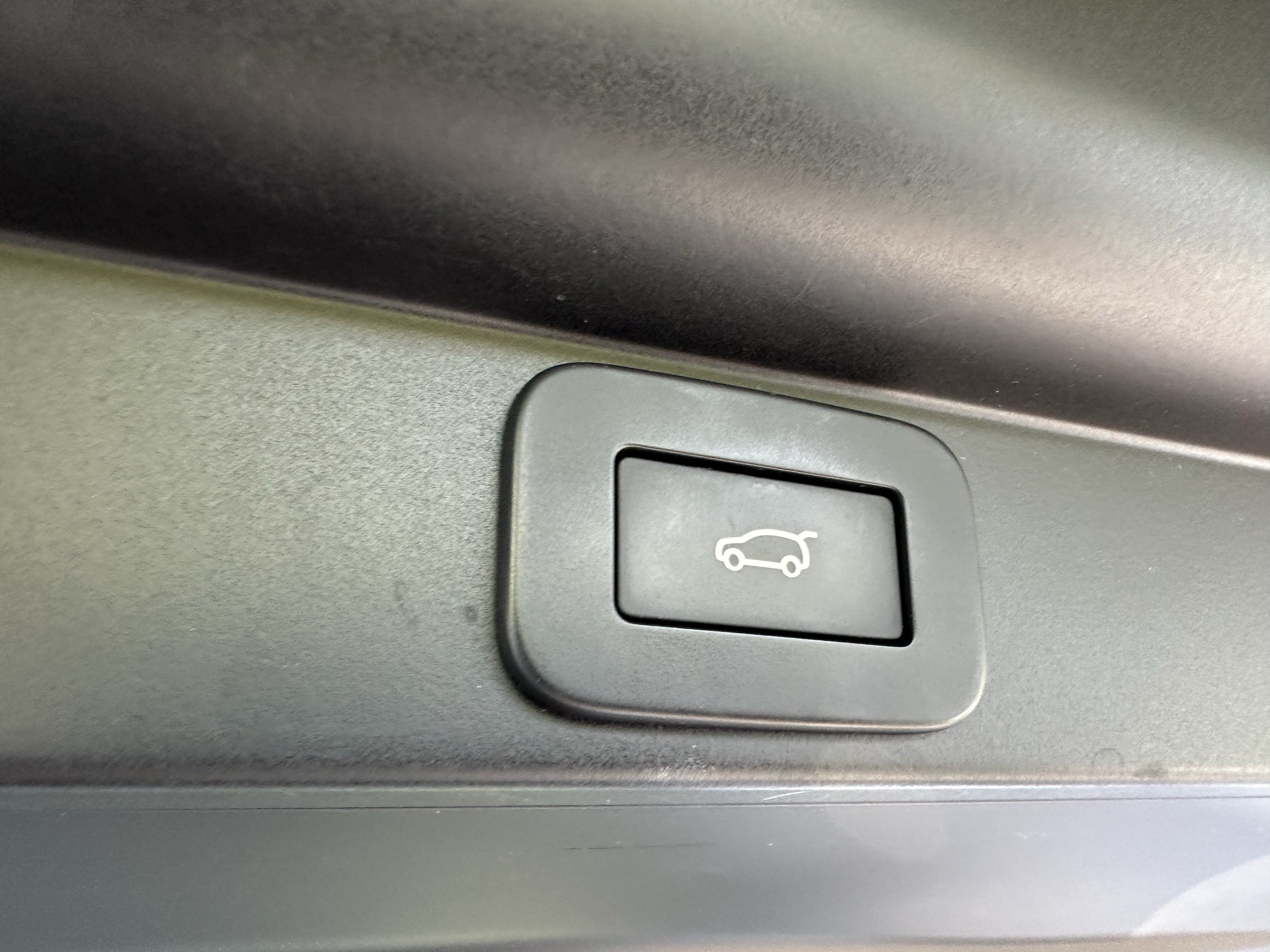 Certified 2025 Land Rover Range Rover SE AWD/4WD image 34