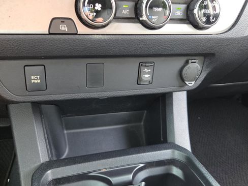 Used 2016 Toyota Tacoma SR5 w/ SR5 Appearance Package (SN) RWD image 20