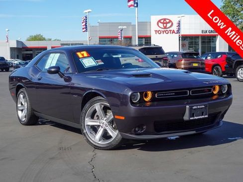 Used 2017 Dodge Challenger R/T image 2