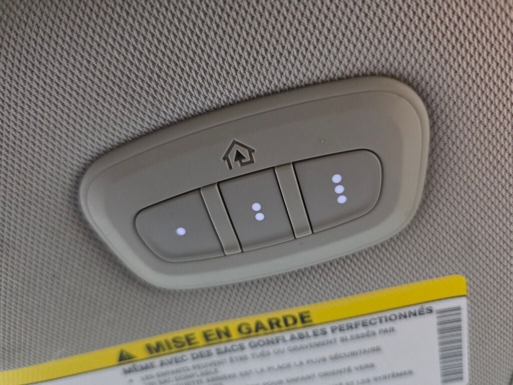 Used 2020 Chrysler Pacifica Touring-L FWD image 18