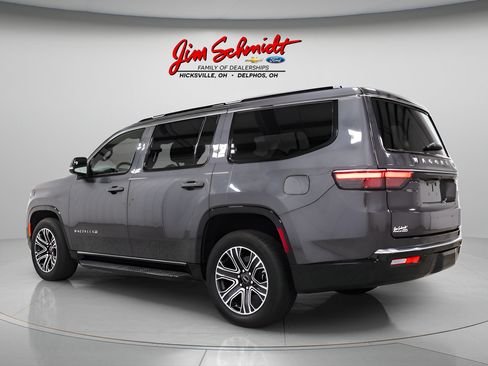 Used 2025 Jeep Wagoneer Series II w/ 8-Passenger Seating Package AWD/4WD image 4