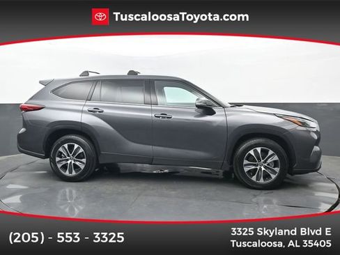 Used 2022 Toyota Highlander XLE image 1