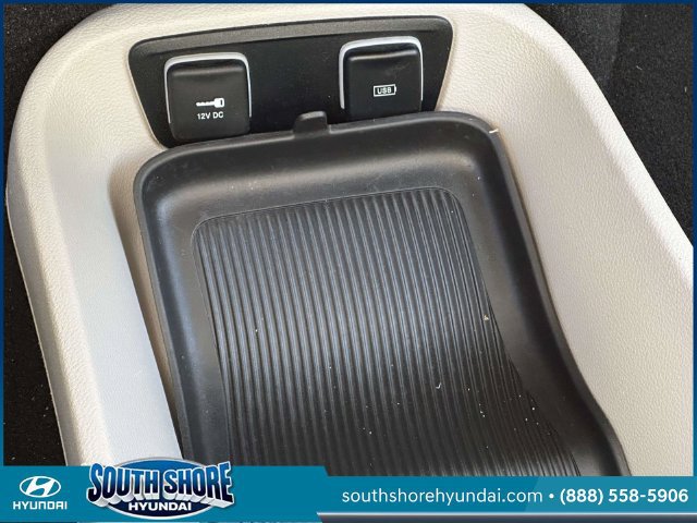 Used 2018 Chrysler Pacifica Touring-L FWD image 33