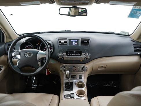 Used 2012 Toyota Highlander SE w/ Tow Pkg AWD/4WD image 12