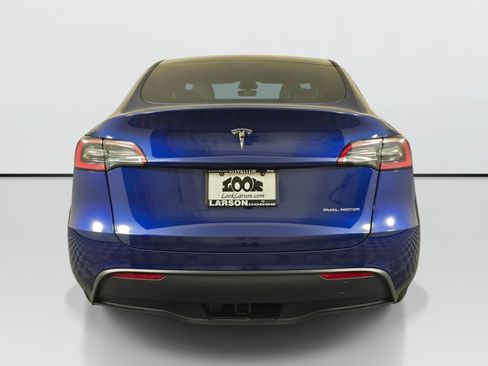 Used 2024 Tesla Model Y Long Range AWD/4WD image 4