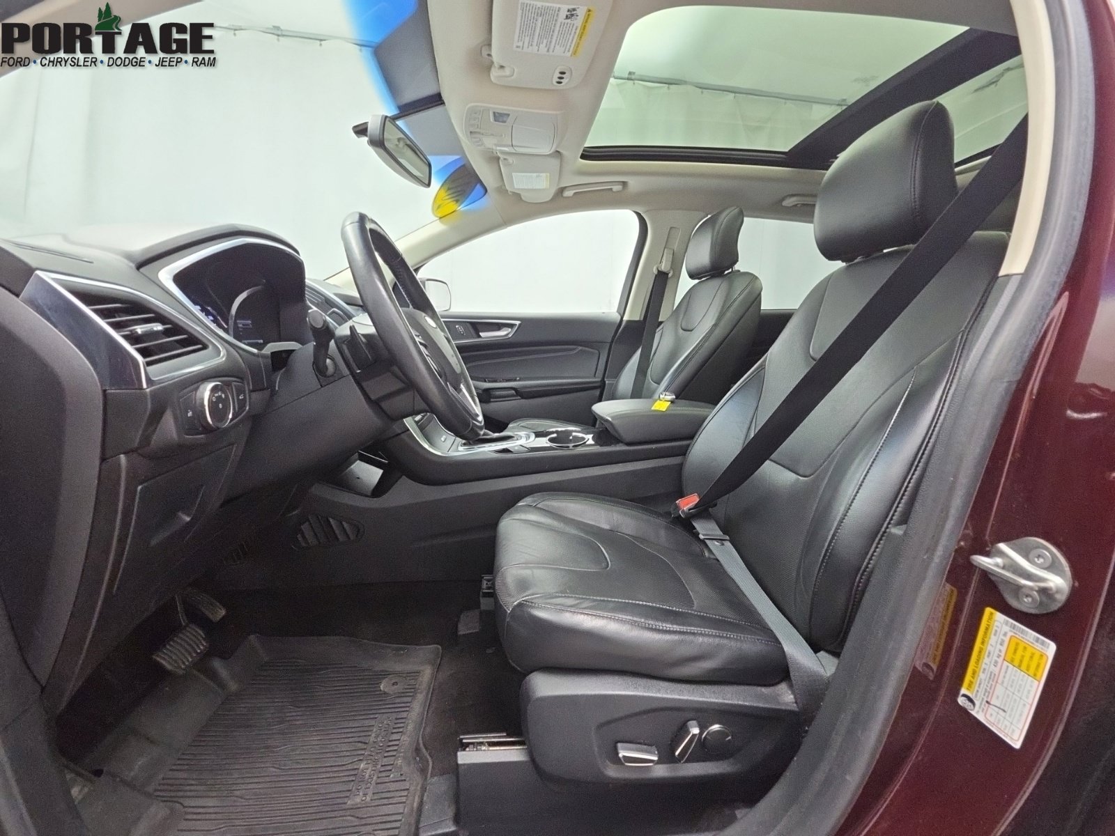 Used 2017 Ford Edge Titanium w/ Equipment Group 301A AWD/4WD image 17