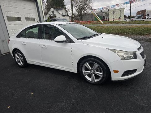 Used 2014 Chevrolet Cruze LT FWD image 2