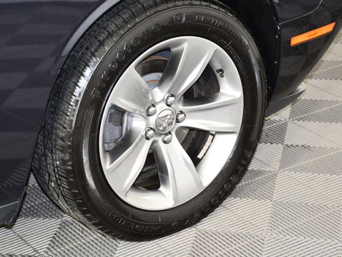 Used 2016 Dodge Challenger SXT RWD image 30