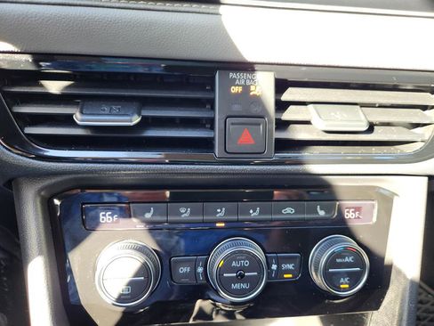 Certified 2024 Volkswagen Taos SE w/ Panoramic Sunroof Package image 36