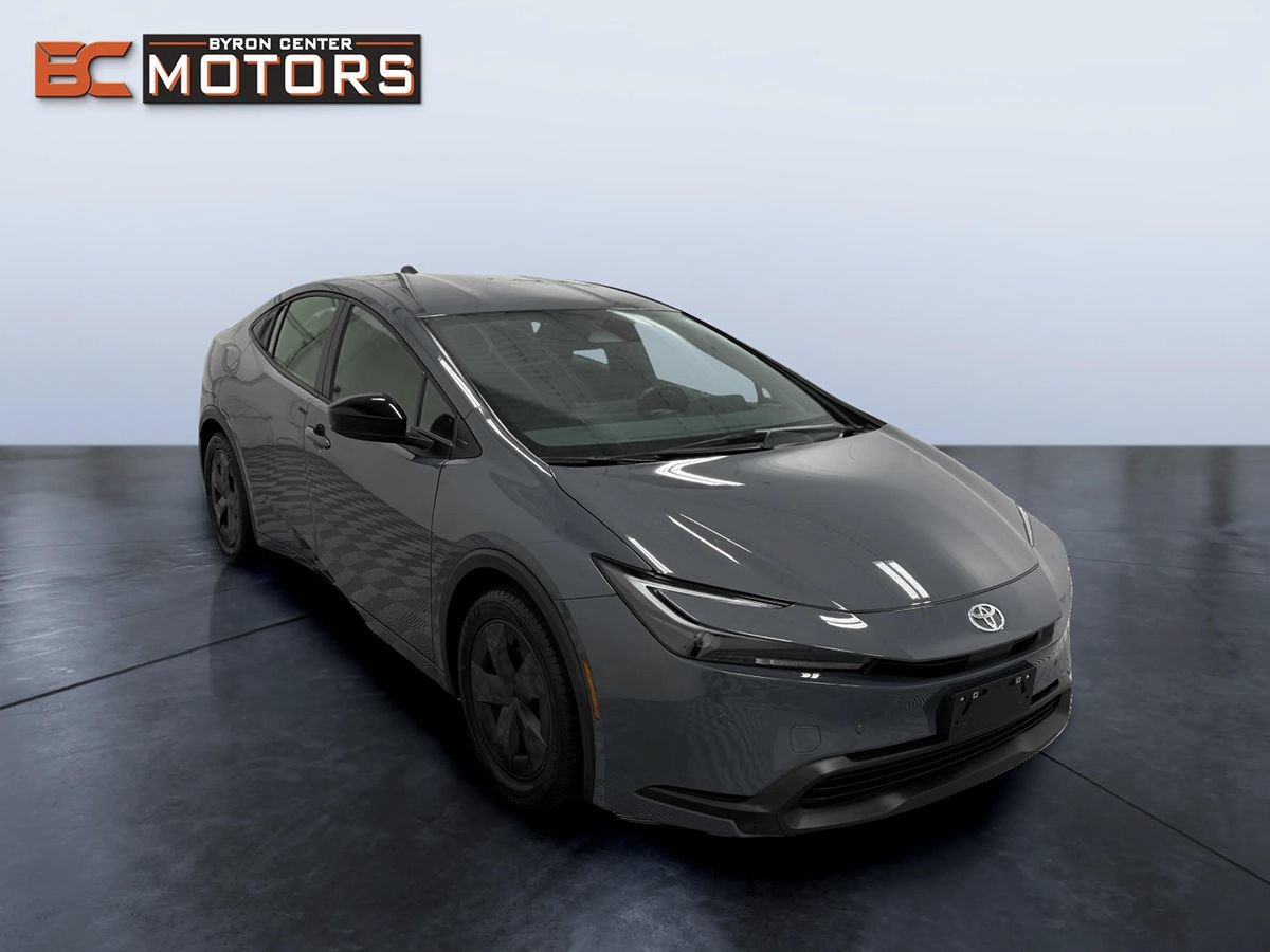 Used 2025 Toyota Prius LE FWD image 7