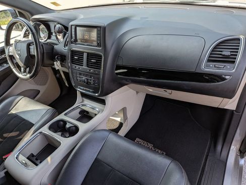 Used 2017 Dodge Grand Caravan SXT w/ Driver Convenience Group FWD image 26