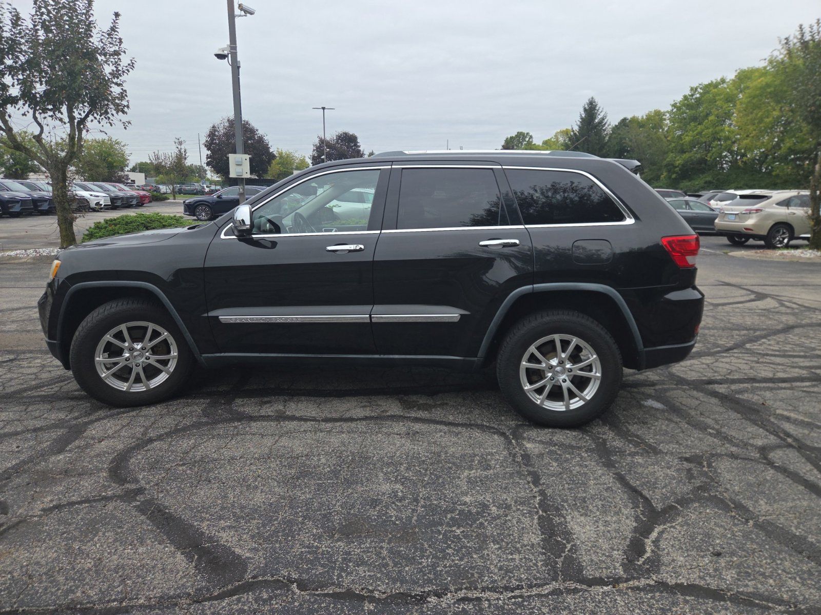 Used 2012 Jeep Grand Cherokee Limited w/ Trailer Tow Group AWD/4WD image 12