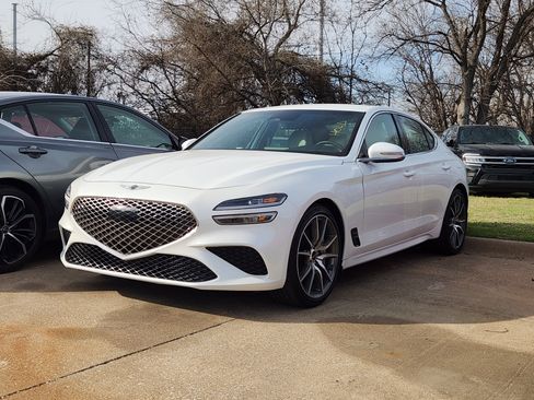 Used 2025 Genesis G70 2.5T image 3