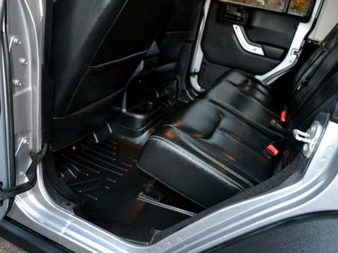 Used 2015 Jeep Wrangler Unlimited Rubicon w/ Dual Top Group image 30