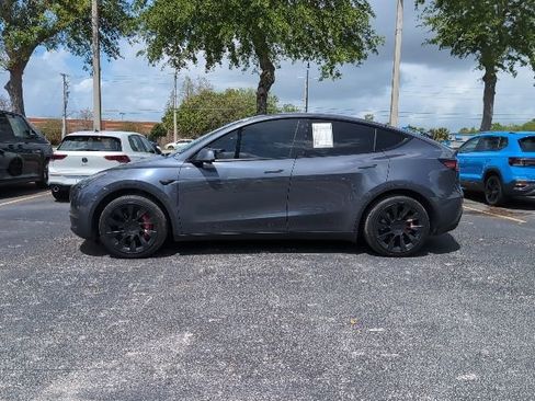 Used 2022 Tesla Model Y Long Range image 3
