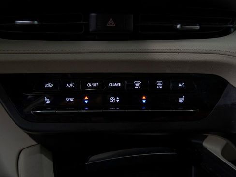 Used 2023 Buick Envision Preferred image 23