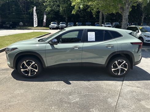 Used 2024 Chevrolet Trax RS w/ Driver Confidence Package FWD image 4