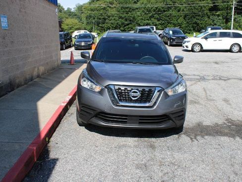 Used 2020 Nissan Kicks SV FWD image 2