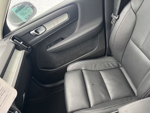 Certified 2025 Volvo XC40 B5 Plus image 34