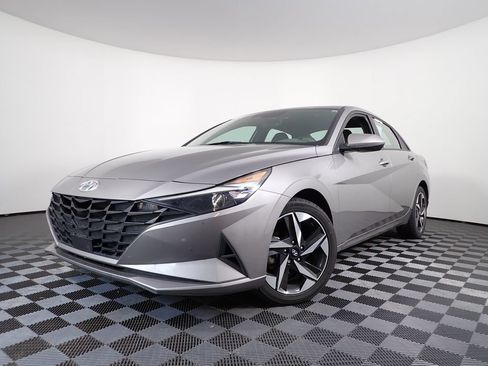 Used 2023 Hyundai Elantra SEL w/ Convenience Package FWD image 2