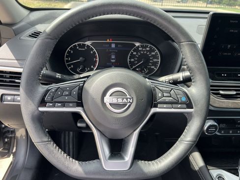 Used 2023 Nissan Altima 2.5 SL FWD image 6