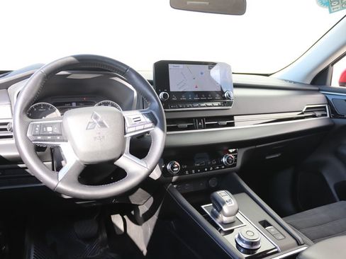 Used 2022 Mitsubishi Outlander SE AWD/4WD image 3