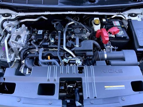 Used 2025 Nissan Kicks SR image 11