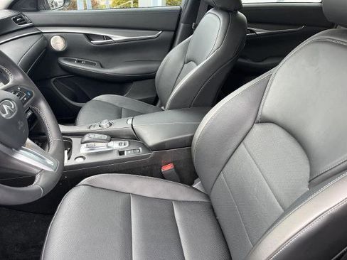 Certified 2025 INFINITI QX50 Luxe image 9