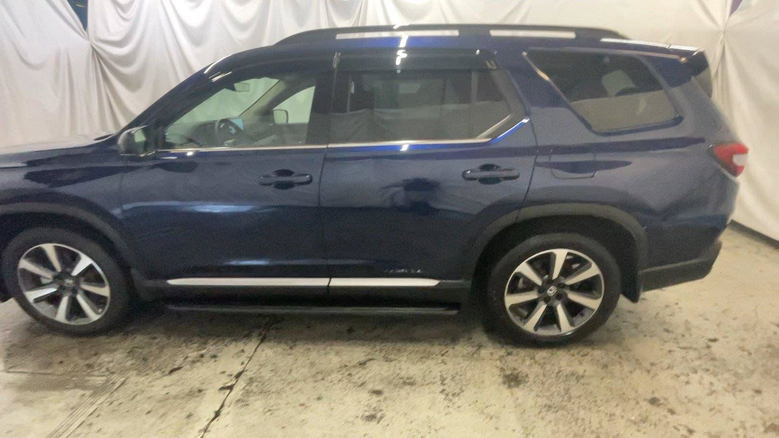 Used 2025 Honda Pilot Elite image 11