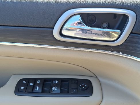 Used 2020 Jeep Grand Cherokee Limited w/ Trailer Tow Group IV image 12