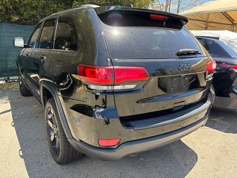 Used 2019 Jeep Grand Cherokee Laredo AWD/4WD image 5