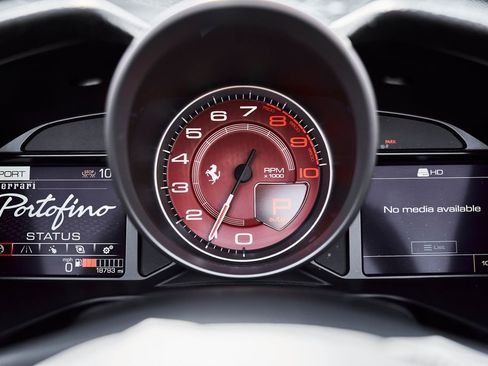 Used 2020 Ferrari Portofino RWD image 60