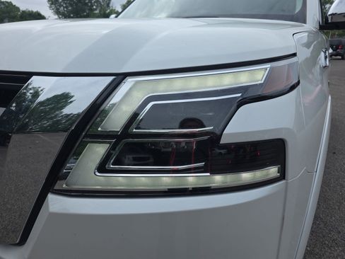 Used 2022 Nissan Armada Platinum w/ Captain's Chairs Package RWD image 12