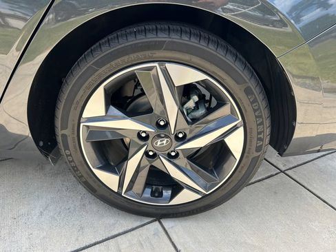 Used 2022 Hyundai Elantra Limited w/ Cargo Package FWD image 14