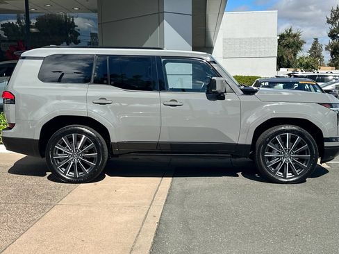 Certified 2024 Lexus GX 550 w/ Accessory Package (Z1) AWD/4WD image 3