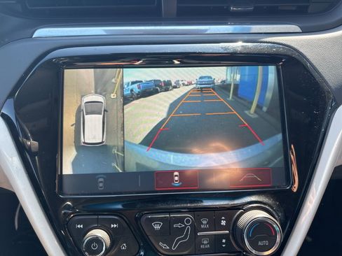 Used 2017 Chevrolet Bolt Premier w/ Driver Confidence II Package FWD image 24