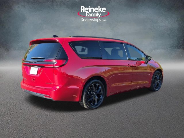 Used 2025 Chrysler Pacifica Limited FWD image 5