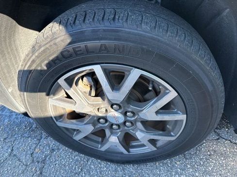 Used 2020 GMC Acadia SLE w/ Driver Convenience Package image 12