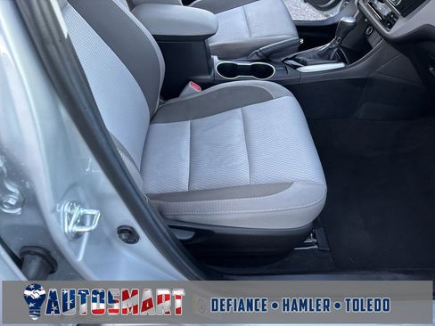 Used 2018 Toyota Corolla LE image 33