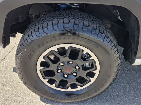 Used 2025 Toyota Tacoma TRD Off-Road AWD/4WD image 15
