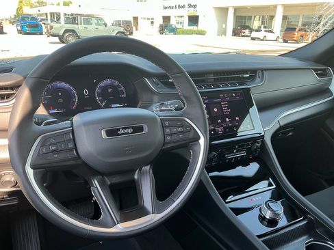 Certified 2025 Jeep Grand Cherokee L Laredo w/ Luxury Tech Group I AWD/4WD image 16
