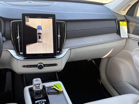 New 2026 Volvo XC90 T8 Ultra w/ Protection Package Premier image 12