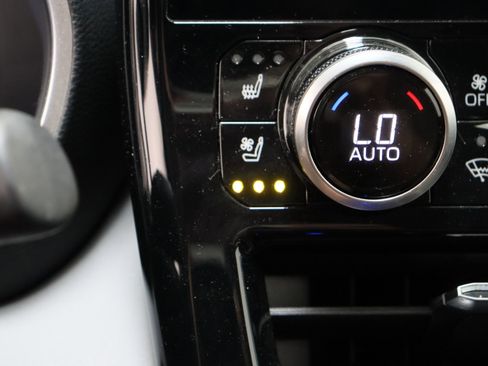 Used 2023 Toyota Highlander Limited FWD image 22