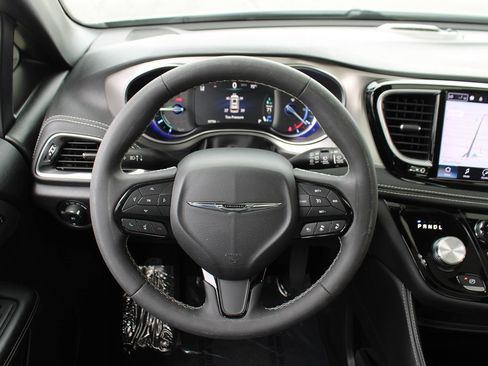 Used 2023 Chrysler Pacifica Limited w/ S Appearance Package FWD image 31