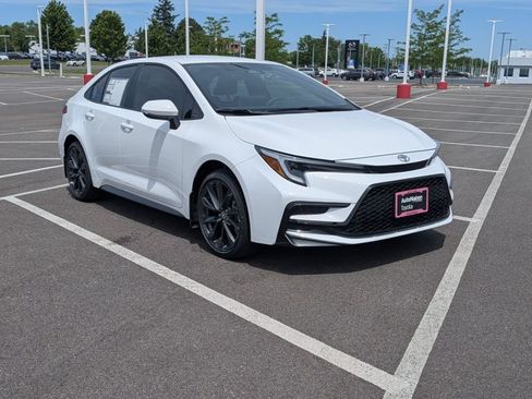 Used 2026 Toyota Corolla SE w/ SE Package FWD image 7