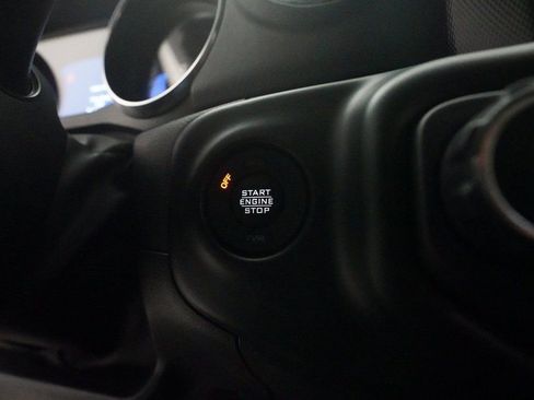 Used 2022 Jeep Wrangler Unlimited Sahara image 30