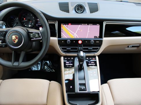 New 2026 Porsche Macan AWD/4WD image 17