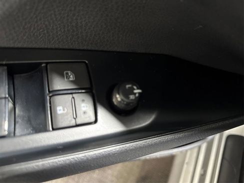 Used 2019 Toyota Camry LE image 30