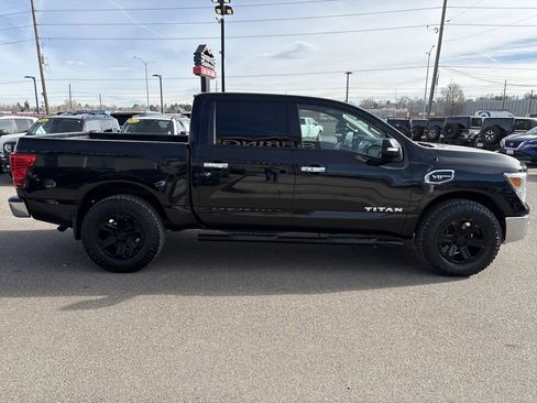 Used 2017 Nissan Titan 4x4 Crew Cab image 6